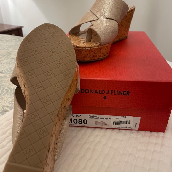 Donald J Pliner platforms - Picture 3 of 4